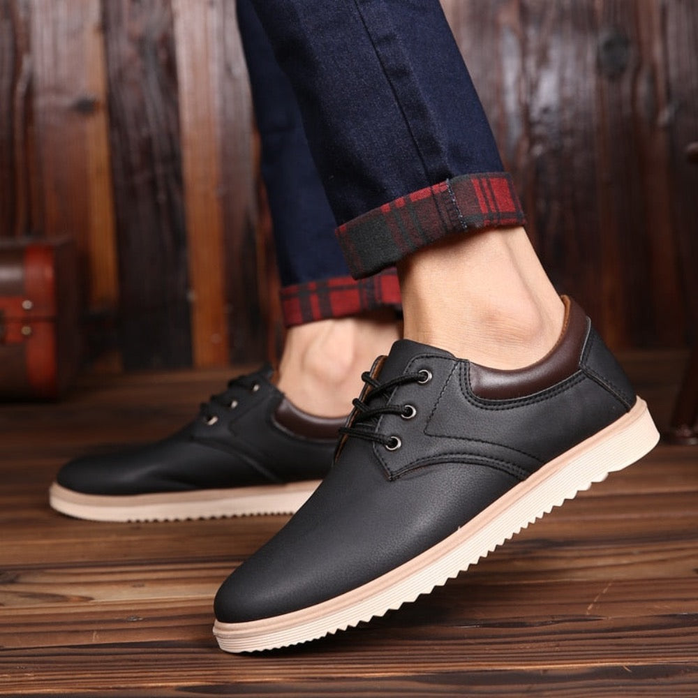 Men's Casual Oxford Sneakers - Flat Sole Design